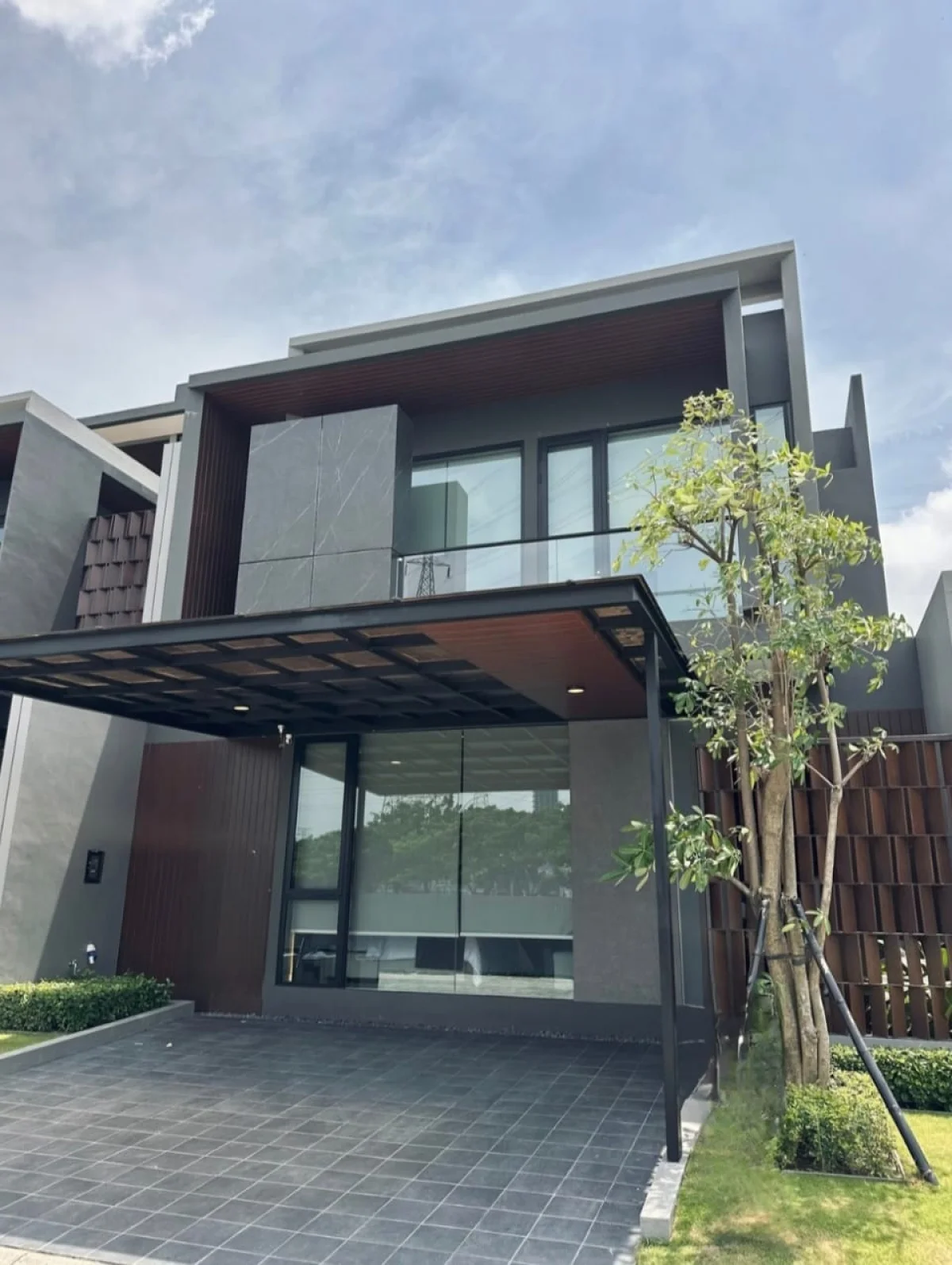 Rumah Modern GreenLake tipe Vianza Surabaya Barat